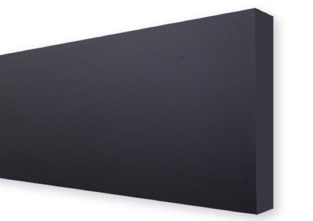 HPL Platte in schlichtem Schwarz Dunkle HPL-Platte mit glatter, robuster Oberfläche und klaren Kanten, ideal für Außenverkleidungen.