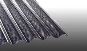 Ideal für Terrassen, Carports und Vordächer: Lichtgraue 3 mm Acryl Wellplatte S 76/18 mit Wabenstruktur