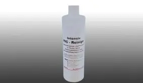 Das Reinigungsmittel für weiße, glatte PVC-Oberflächen hat einen Inhalt von 500 ml und beseitigt Fingerabdrücke, Vergilbungen sowie leichte Grünbeläge