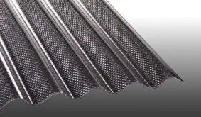 S 76/18 Polycarbonat Wellplatten mit verstärkender Wabenstruktur. Sie bieten durch die lichtgraue Färbung einen guten Schutz vor Sonneneinstrahlung