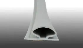 Unsere extrem UV-beständige graue Querpfettendichtung mit Butylklebeband dichtet unaufällig Ihre Bedachung gegen Zugluft ab. Erhältlich in den Längen 960 mm und 1180 mm.