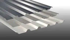 In 17 Farben verfügbar: Das 0,5 mm Trapezblech 207/35 mit einer Beschichtung aus 25 µm Polyesterlack 