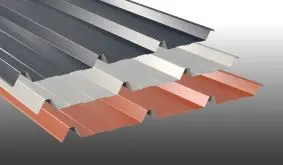 Stahltrapezbleche in 3 verschiedenen Farben (Anthrazit, Grau und Kupferbraun) in Detailaufnahme