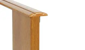 Zierleiste in Holzoptik für Balkonbretter mit passendem Profilabschluss.