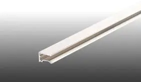 Unser preiswertes 10 mm Alu U-Abschlussprofil mit Tropfkante ist in einer Länge von 1050 mm erhältlich. Es verschließt die oberen und unteren Plattenstirnseiten von Stegplatten und verhindert somit ein Verschmutzen der Hohlkammern.