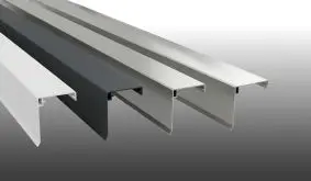 Klemmdeckel für Stegplatten-Aluprofile aus Aluminium mit funktionalem Wetterschenkel zum Schutz der Unterkonstruktion. 