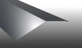 Unsere CE-zertifizierten Firstbleche aus 0,75 mm Stahl haben eine 25 µm Polyester-Beschichtung 