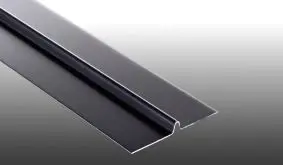 Aluminium-Fugenprofil für 6 mm Schichtstoffplatten. Reduziert den Wassereintritt, hält Insekten ab und schützt die Unterkonstruktion. Verfügbar in schwarz pulverbeschichteter und pressblanker Ausführung