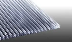 Die 16 mm Stegplatte aus Polycarbonat ist extrem hagelfest und in den Längen 1000 mm bis 7000 mm erhältlich. Durch die übereinander liegenden Luftkammern bietet diese eine gute Wärmedämmung.