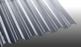 Die K76/18 Wellplatten aus bruchfestem Polycarbonat mit einer Stärke von 1,5 mm sind in den Längen 2000 bis 7000 mm erhältlich. Breite: 1115 mm, Nutzbreite ca. 1064 mm