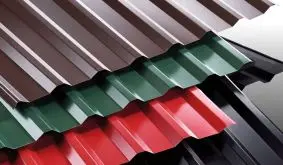 Das CE-zertifizierte Trapezblech 138/20 mit 0,75 mm Stärke ist in den Längen 1000 mm bis 7000 mm erhältlich. Um ein tropfen von Kondenswasser zu verhindern ist das Trapezblech wahlweise mit oder ohne Antikondensvlies erhältlich.