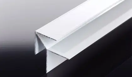Die stabilen Alu-Eckprofile für 15 mm Kömapan Kunststoffpaneele sind in den Farben Weiß und Braun erhältlich. Zuschnitte der 6000 mm Profile sind unkompliziert möglich