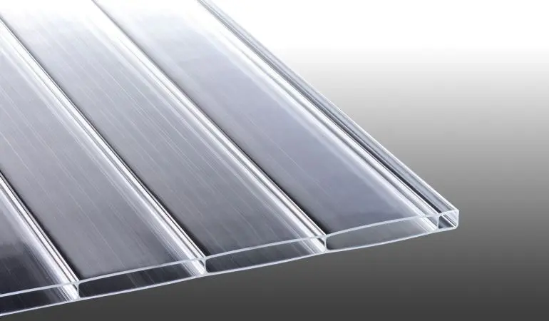 Unsere hochtransparente Acryl Stegplatte mit 96 mm Kammerbreite in Glasklar mit der Stärke von 16 mm ist in der Breite 980 mm und 1200 mm sowie den Längen 1000 mm bis 7000 mm erhältlich.