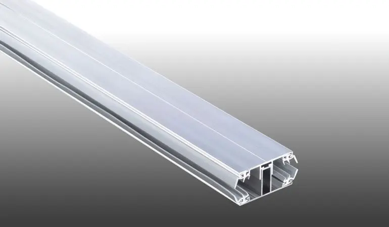 Aluprofile unseres Komplettsystem für die einfache Montage von 16 mm Stegplatten: Das Verbindungsprofil ist das meistverkaufte Verlegeprofil für 16 mm Stegplatten! Ober- und Unterprofil aus Aluminium mit eingezogenen Lippendichtungen