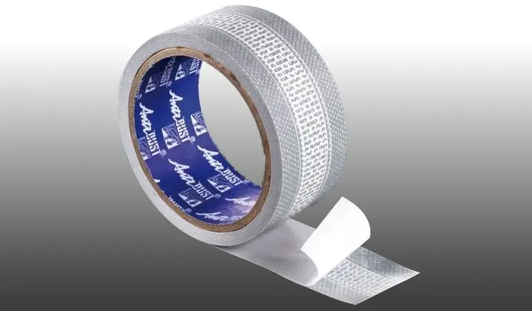 Klebebandrolle "Filtaflo-Abdichtungsband" zum zuverlässigen Abdichten der unteren Stirnseiten von Stegplatten gegen Staub und Insekten. 