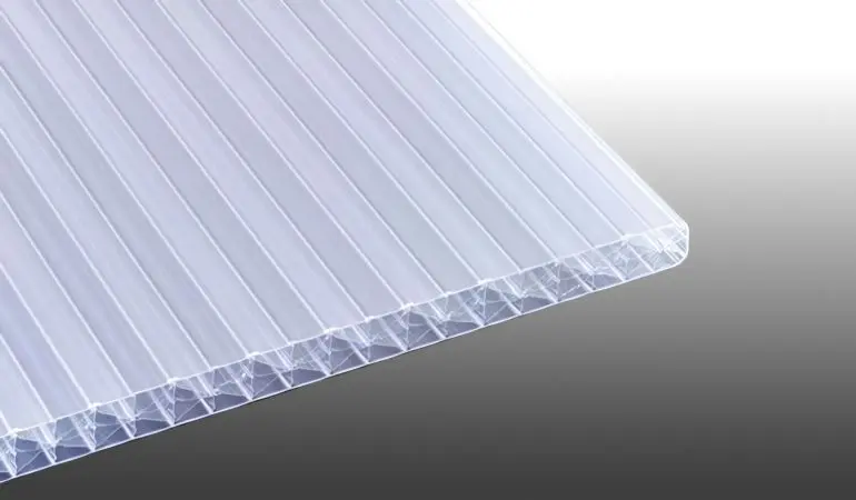 Die sonnenreflektierende 25 mm Stegplatte aus Polycarbonat ist schlagzäh reduziert durch Ihre extrudierte Infrarot-Reflektionsschicht die Sonneneinstrahlung um bis zu 60%.