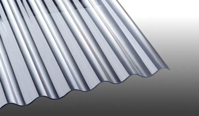 Extrem schlagzäh und das ideale Lichtband für Sinuswellbleche: Die glasklare 1,0 mm Polycarbonat Wellplatte S 76/18 