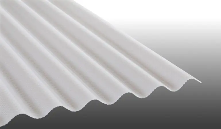 2,8 mm starke Wellplatten aus witterungsbeständigem Polycarbonat mit sonnenreflektierender Oberfläche