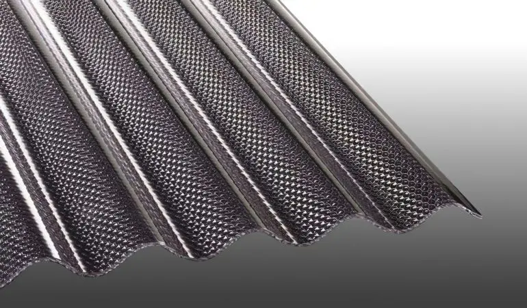 S 76/18 Polycarbonat Wellplatten mit verstärkender Wabenstruktur. Sie bieten durch die lichtgraue Färbung einen guten Schutz vor Sonneneinstrahlung