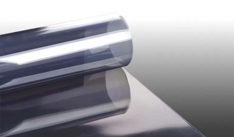 Unsere glatten und glasklaren Lichtrollen aus PVC sind ein günstiges Fenster- und Bedachungsmaterial in den Breiten 1000/1250 mm und den Längen 5000 - 35000 mm erhältlich.