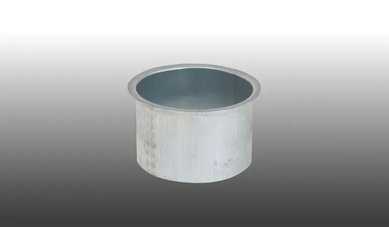 Der Rinnenstutzen für unsere Aluminium-Dachrinne hat einen Durchmesser von 76 mm. 