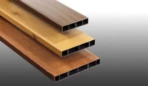 Drei 25 mm starke Balkonbretter aus PVC in den Höhen von 120 / 150 / 200 mm mit verschiedenen Dekoren.