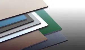 Acht verschiedenfarbige 6 mm starke HPL-Platten in Übersichtsbild.