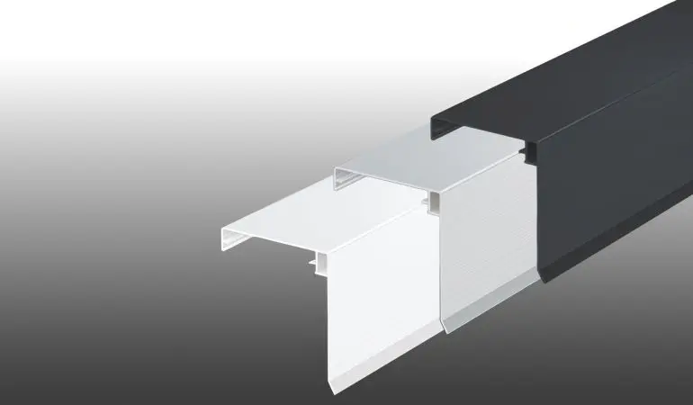 Klemmdeckel für Stegplatten-Aluprofile aus pflegeleichtem Aluminium mit funktionalem Wetterschenkel zum Schutz der Unterkonstruktion.