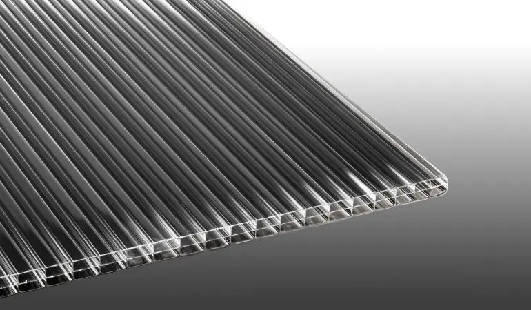 Hagelfeste Stegdreifachplatte aus langlebigem Polycarbonat in der Farbe Anthrazit - in Längen von 1000 - 7000 mm erhältlich