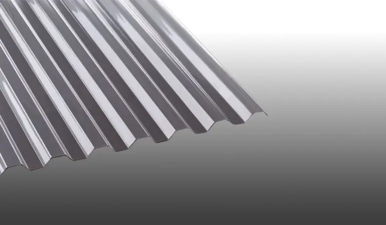 Die Polycarbonat Wellplatten in Silbergrau haben das Profil K 76/18 und eine sonnenreflektierende Oberseite, welche die Sonneneinstrahlung um bis zu 50% reduziert und Sie so vor zu starker Sonneneinstrahlung und Hitze schützt.