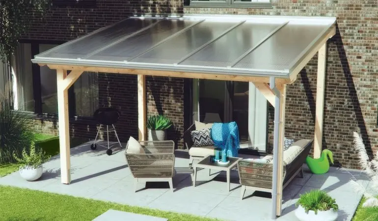 Je nach Beschaffenheit der Fassade können Sie den Bausatz direkt an die Wand montieren oder mit optionalen Wandpfosten freistehend verbauen