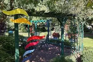 Die Pergola aus Holz ist praktisch und dekorativ. Lassen Sie sich inspirieren!