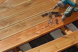 Standort, Materialien und Ausführung – so gelingt der Terrassenbau im Garten