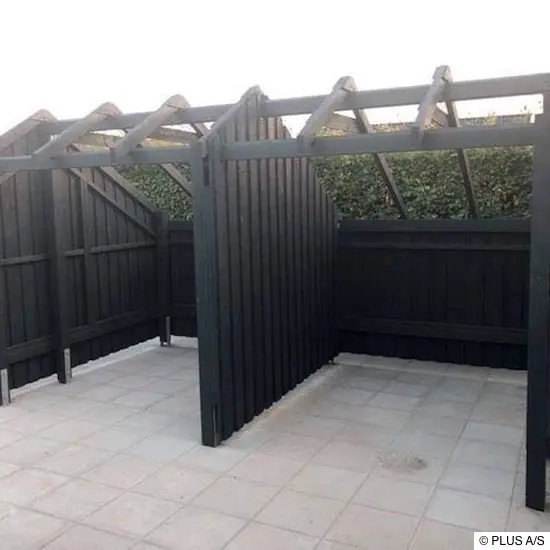 Die Wandelemente sind befestigt, als Nächstes kommt das Dach