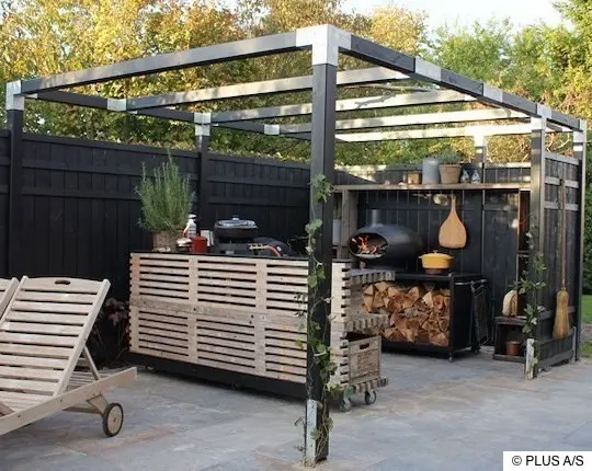 Balkengerüst für Außenküche, Grillstation und Sitzecke