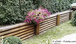 Holzwand aus Palisaden