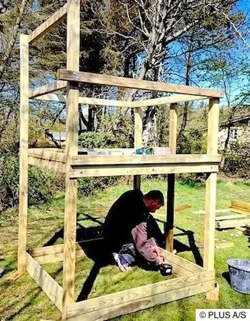 Fast fertig. Der Spielturm ist bereits gut erkennbar