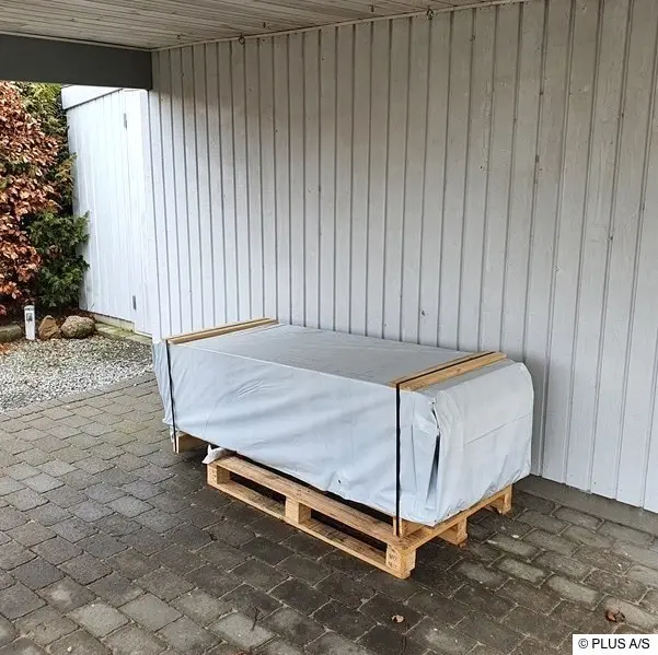 Der Bausatz wurde angeliefert und ist zum Auspacken bereit