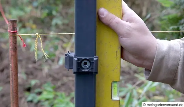 Zaunpfosten ausrichten