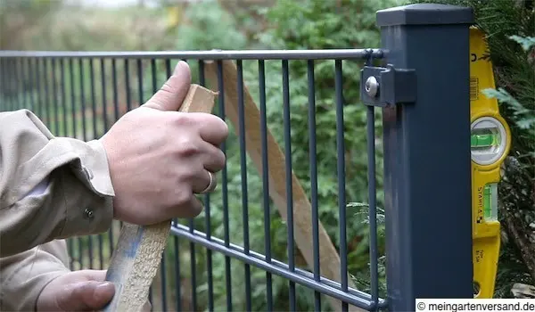 Zaunelement ausrichten