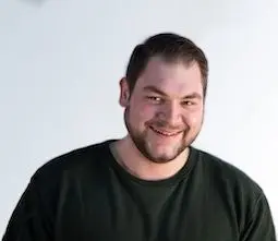 Unser Fachlagerist Raphael Bemelen sorgt dafür, dass Ihre Ware Sie heil erreicht.