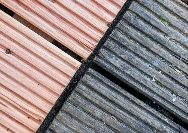 Neue und verwitterte Douglasienlamelle im Vergleich