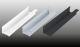 Die Alu-Dachrinne HT 90 in Kastenform ist in den Farben Pressblank, Weiß und Anthrazit erhältlich. Die Länge beträgt 6100 mm, die Breite 90 mm und die Höhe 75 mm