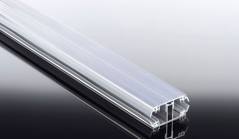 Aluprofile unseres Komplettsystem für die einfache Montage von 16 mm Stegplatten: Das Verbindungsprofil ist das meistverkaufte Verlegeprofil für 16 mm Stegplatten! Ober- und Unterprofil aus Aluminium mit eingezogenen Lippendichtungen. Ideal für Terrassenü