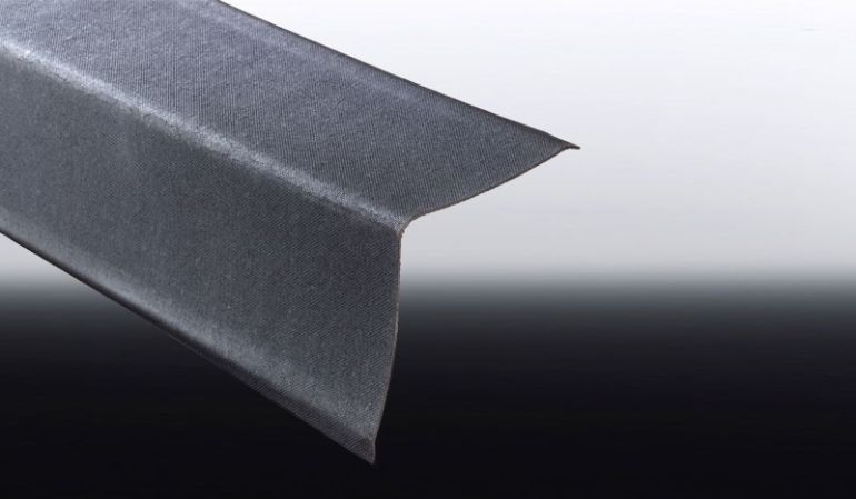 Unser preiswerter schwarzer ONDALUX Ortgang für Bitumenwellplatten hat das Maß 180 x 180 x 1100 mm, wobei die Decklänge ledigilich 1000 mm beträgt. 