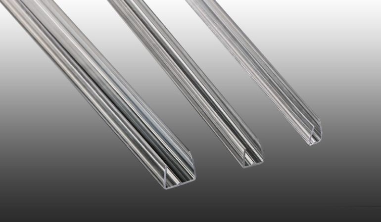 Die U-Profile aus strapazierfähigem Polycarbonat in glasklar sind für die Ausführungen 6, 10 und 16 mm erhältlich. Länge: 2100 mm