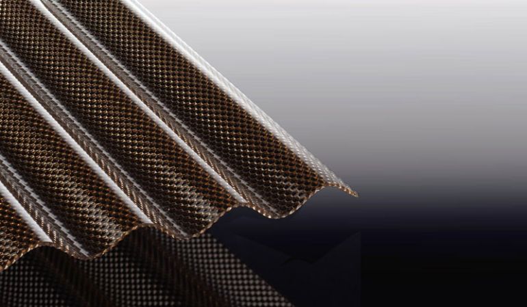 Unsere witterungsbeständigen Polycarbonat S 76/18 Wellplatten haben eine verstärkende Wabenstruktur und bieten durch die Bronze Färbung einen erhöhten Schutz vor zu intensiver Sonneneinstrahlung und Hitze. Erhältlich in Längen von 1000 - 7000 mm