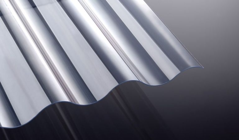Unsere glasklaren, 1,4 mm starken Wellplatten aus PVC haben das Profil 130/30 - Welle 8. Die Platten eignen sich für Carports, Terrassenüberdachungen und Vordächer.