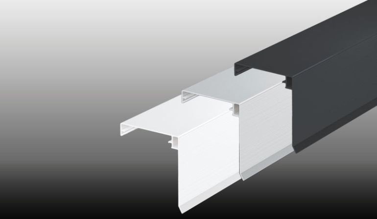 Klemmdeckel für Stegplatten-Aluprofile aus pflegeleichtem Aluminium mit funktionalem Wetterschenkel zum Schutz der Unterkonstruktion. 